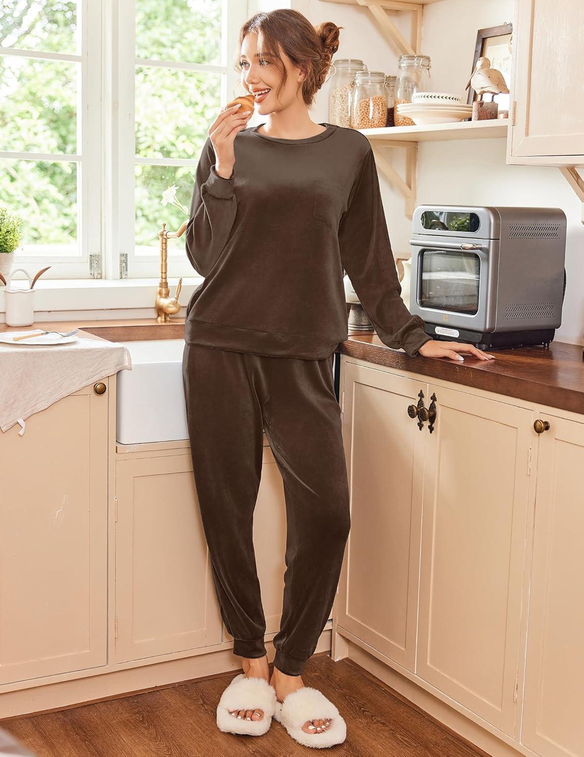 imageEkouaer Womens Pajamas Sets Long Sleeve Soft Sleepwear 2 Piece Velvet Pjs Lounge Sets with PocketsBrown