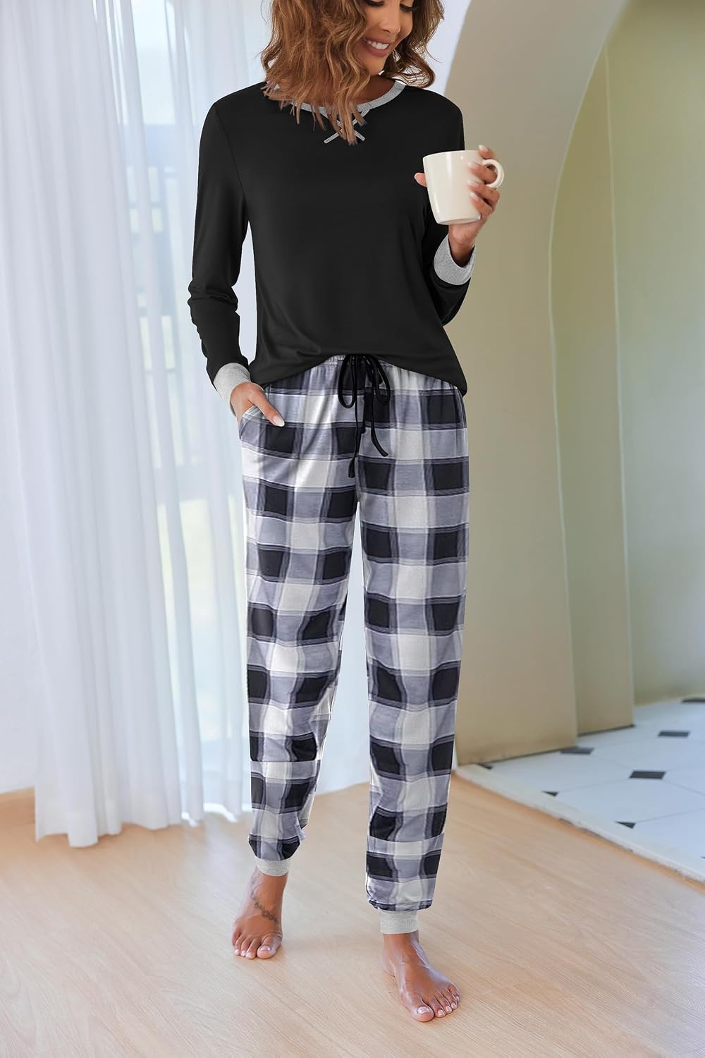 image:imageEkouaer Pajamas for Women Comfy Long Sleeve Jogger Set Lounge Pjs SetBlack and White Plaid