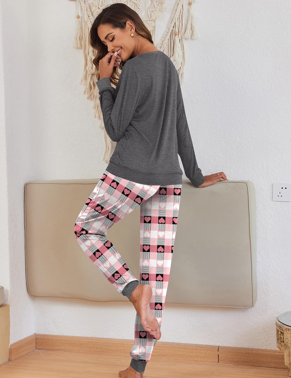 image:imageEkouaer Pajamas for Women Comfy Long Sleeve Jogger Set Lounge Pjs SetGrey Pink Heart Plaid