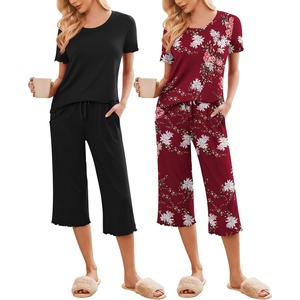 Ekouaer 2 Pack: Women’s Pajamas Set Short Sleeve Sleepwear Capri Pants Pjs Soft Loungewear with Pockets(Black/Wine Flower)